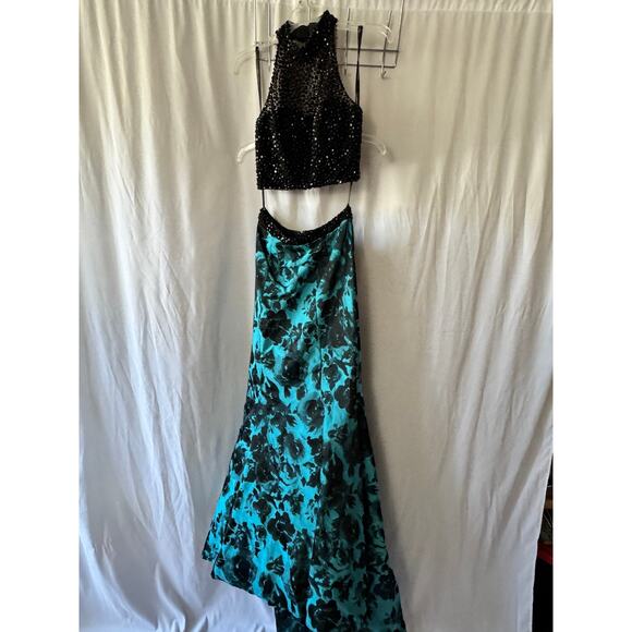 Sherri Hill Mermaid Two-Piece Evening Dress - Size 4 - Picture 16 of 16